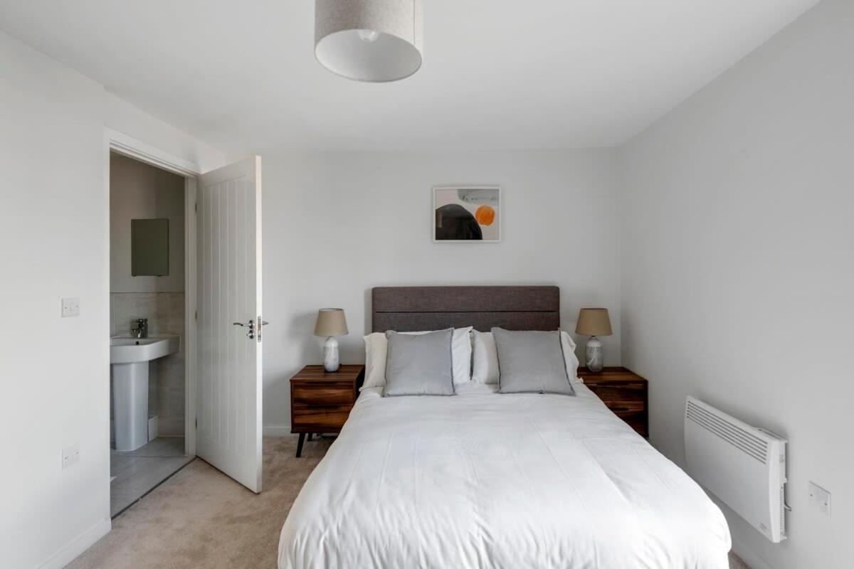 Spacious 1 Bedroom Apartment in a Converted Mill Leeds  Exterior foto