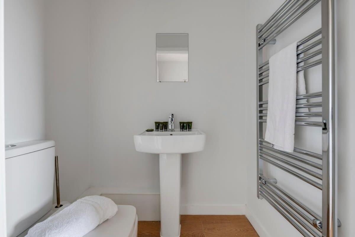 Spacious 1 Bedroom Apartment in a Converted Mill Leeds  Exterior foto
