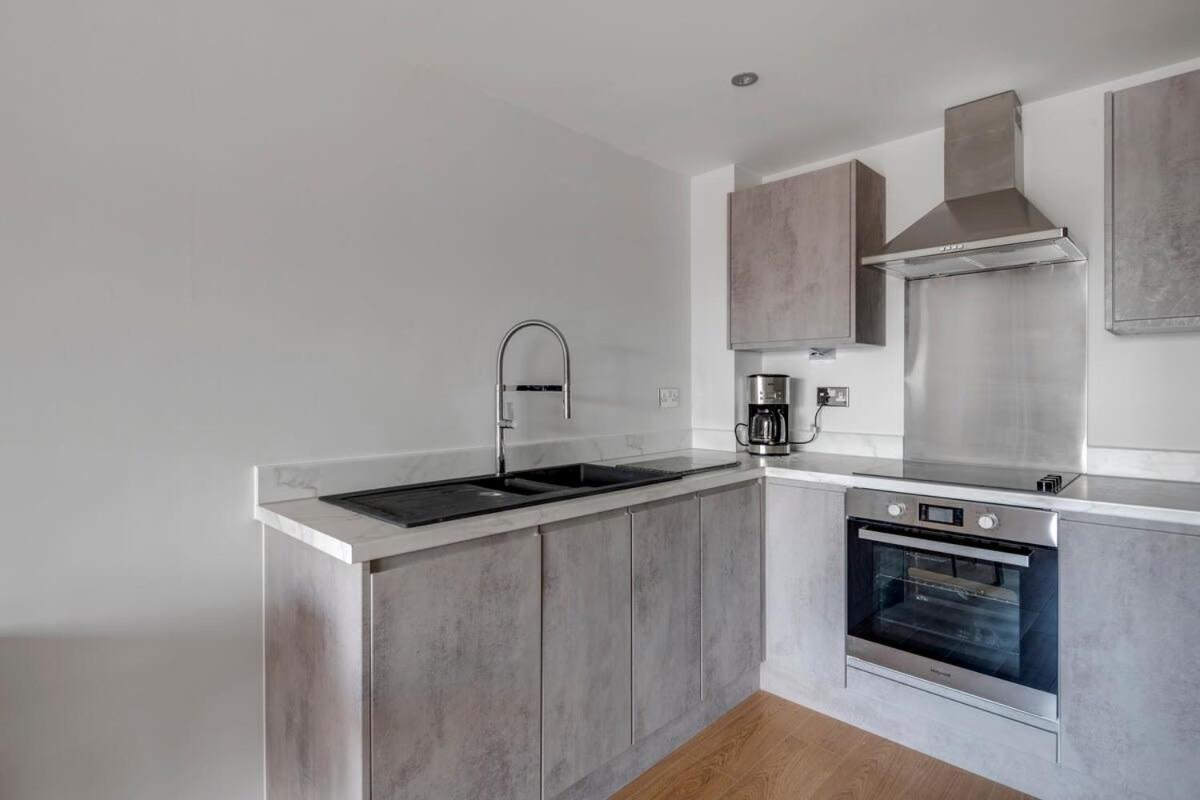 Spacious 1 Bedroom Apartment in a Converted Mill Leeds  Exterior foto