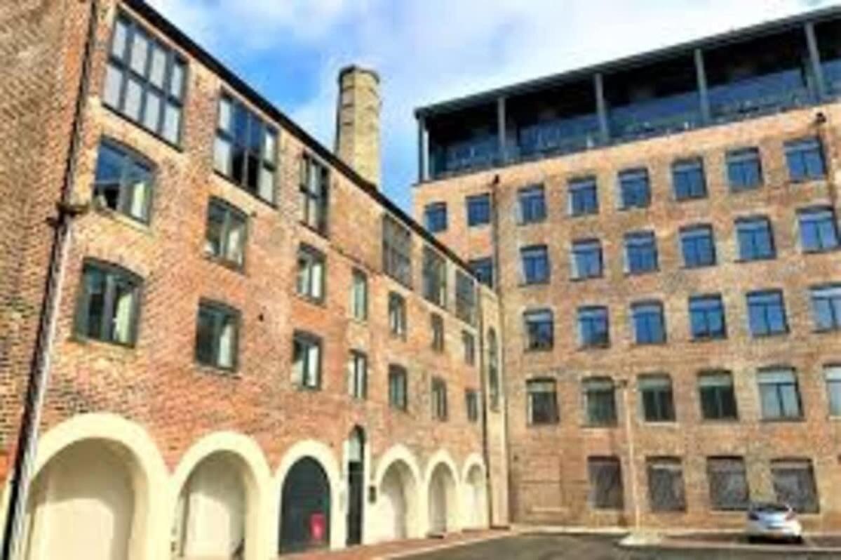 Spacious 1 Bedroom Apartment in a Converted Mill Leeds  Exterior foto